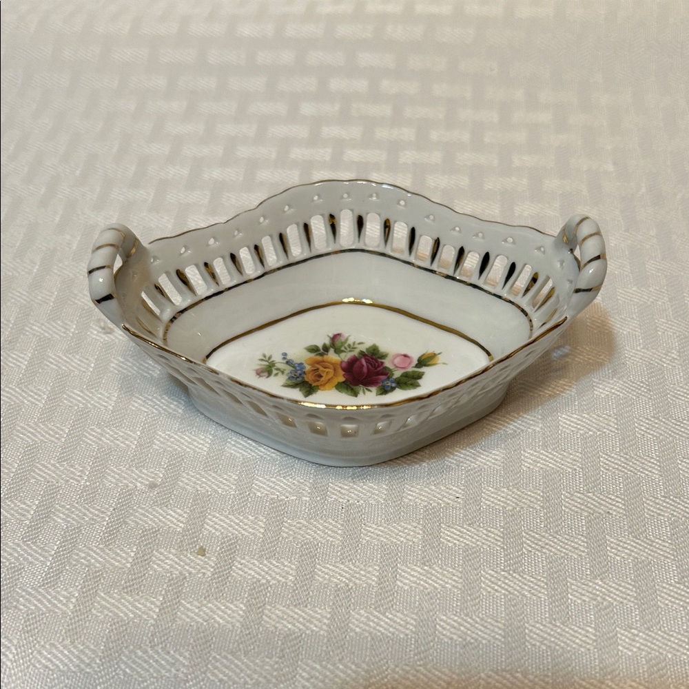 White Porcelain Lattice Dish
